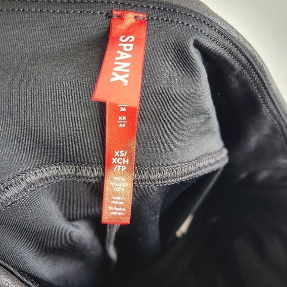 Spanx Faux Leather High Waisted Tummy Control Leggings in Black XS Petite - Picture 8 of 10